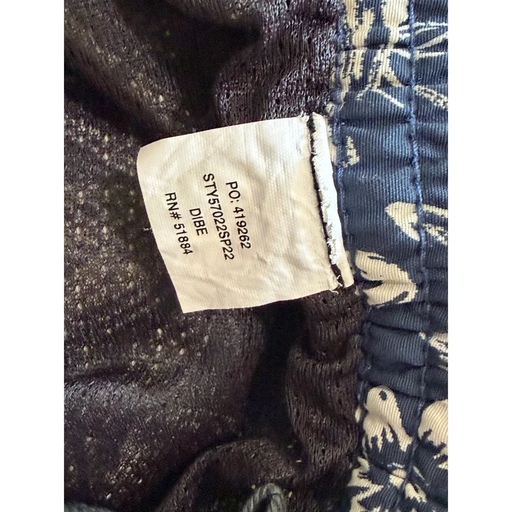 Patagonia Baggies Shorts Mens Medium Navy Blue Floral Print 5in Inseam